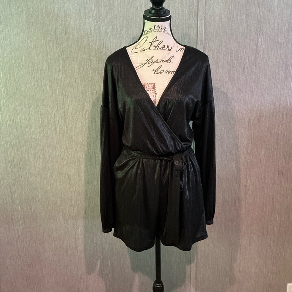 YOINS Shimmering Black Romper with Belt Size Medium - Picture 1 of 11